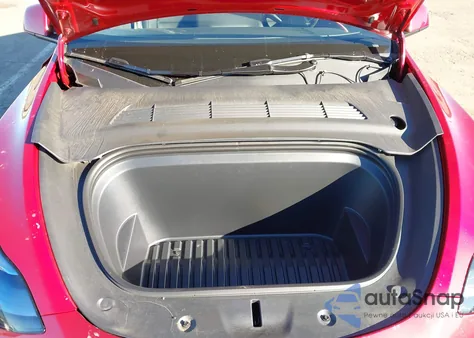 2025 Tesla Model Y Long Range Dual Motor Rear-Wheel Drive z USA, uszkodzony, nr VIN 7SAYGDED2SF255080